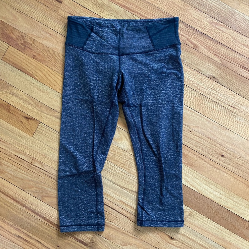 Lululemon Low Rise Wunder Under Crops Size 6